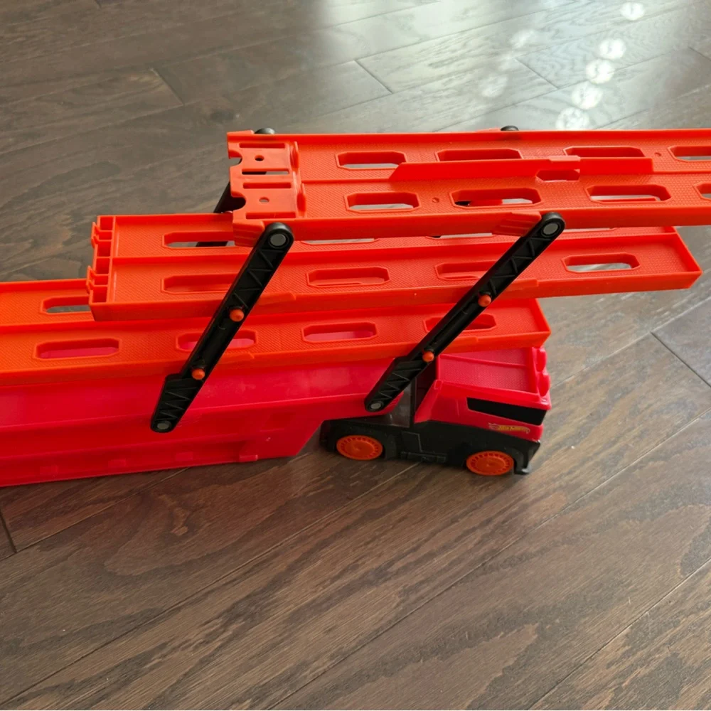 Hot Wheels Mega Hauler Truck (2015) holds 50 cars - NEW in box